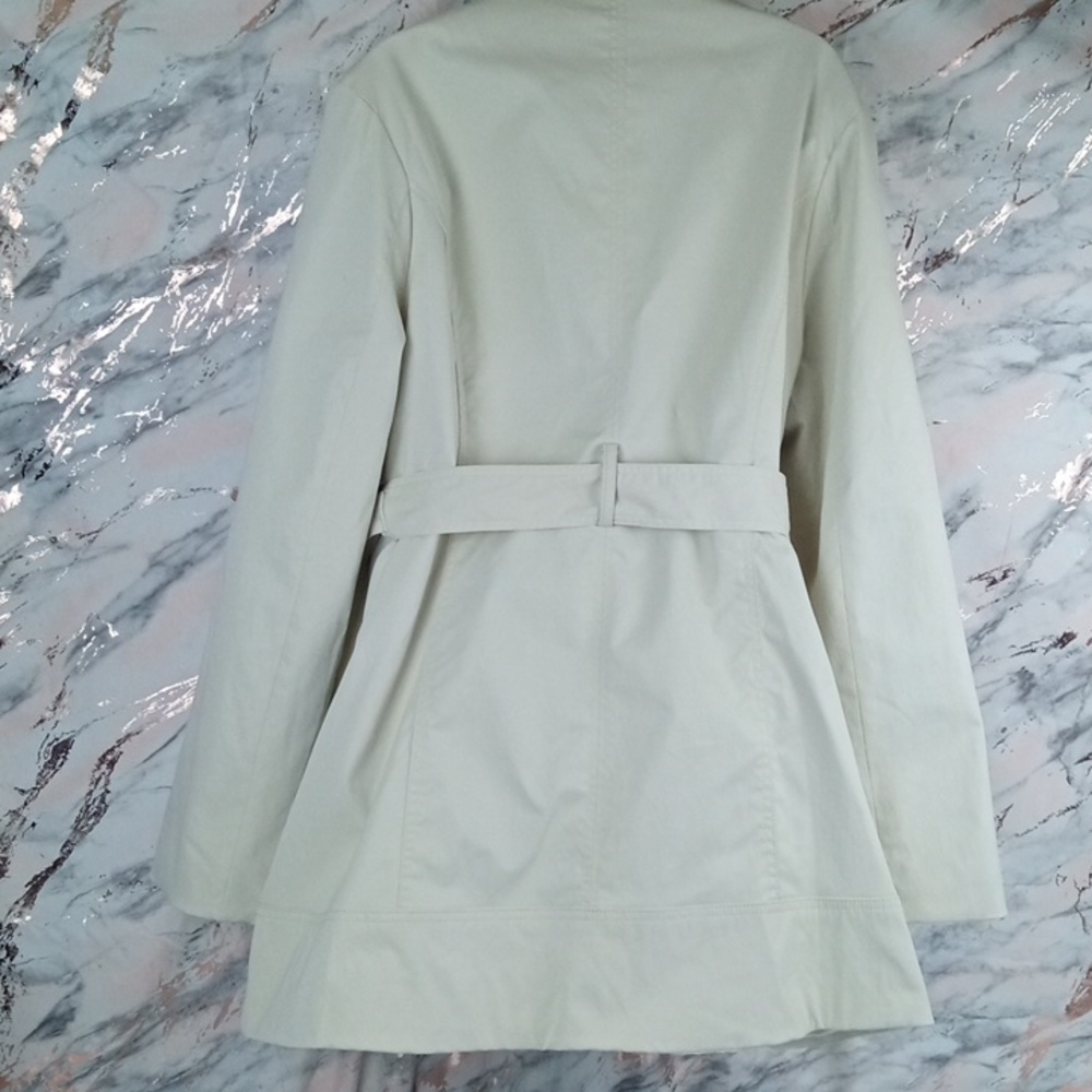👕 Kenar Cream Ruffle Front Trench Coat with Belt - Picture 4 of 6